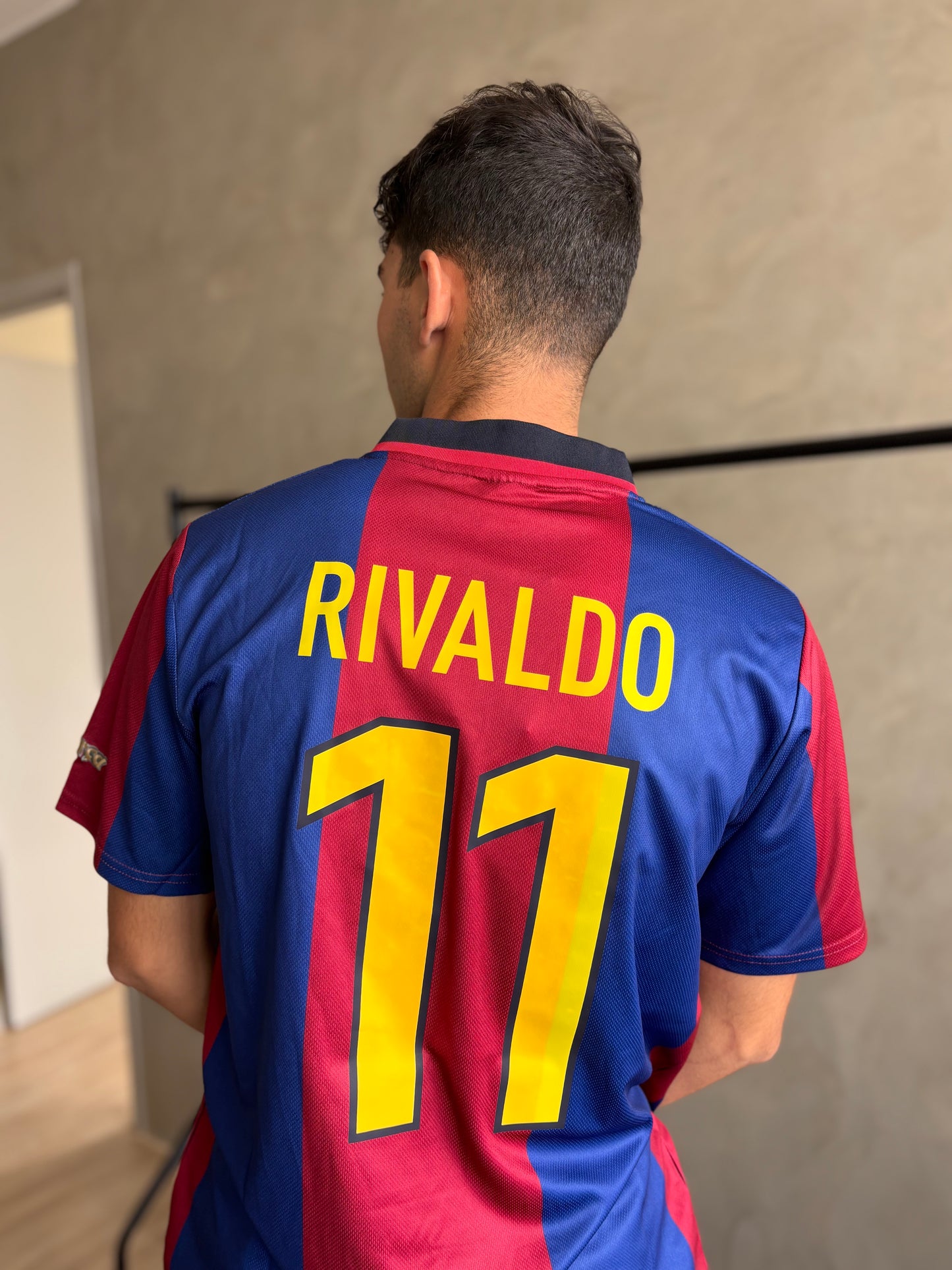 Barcelona Retro 98/99 Home (RIVALDO #11)